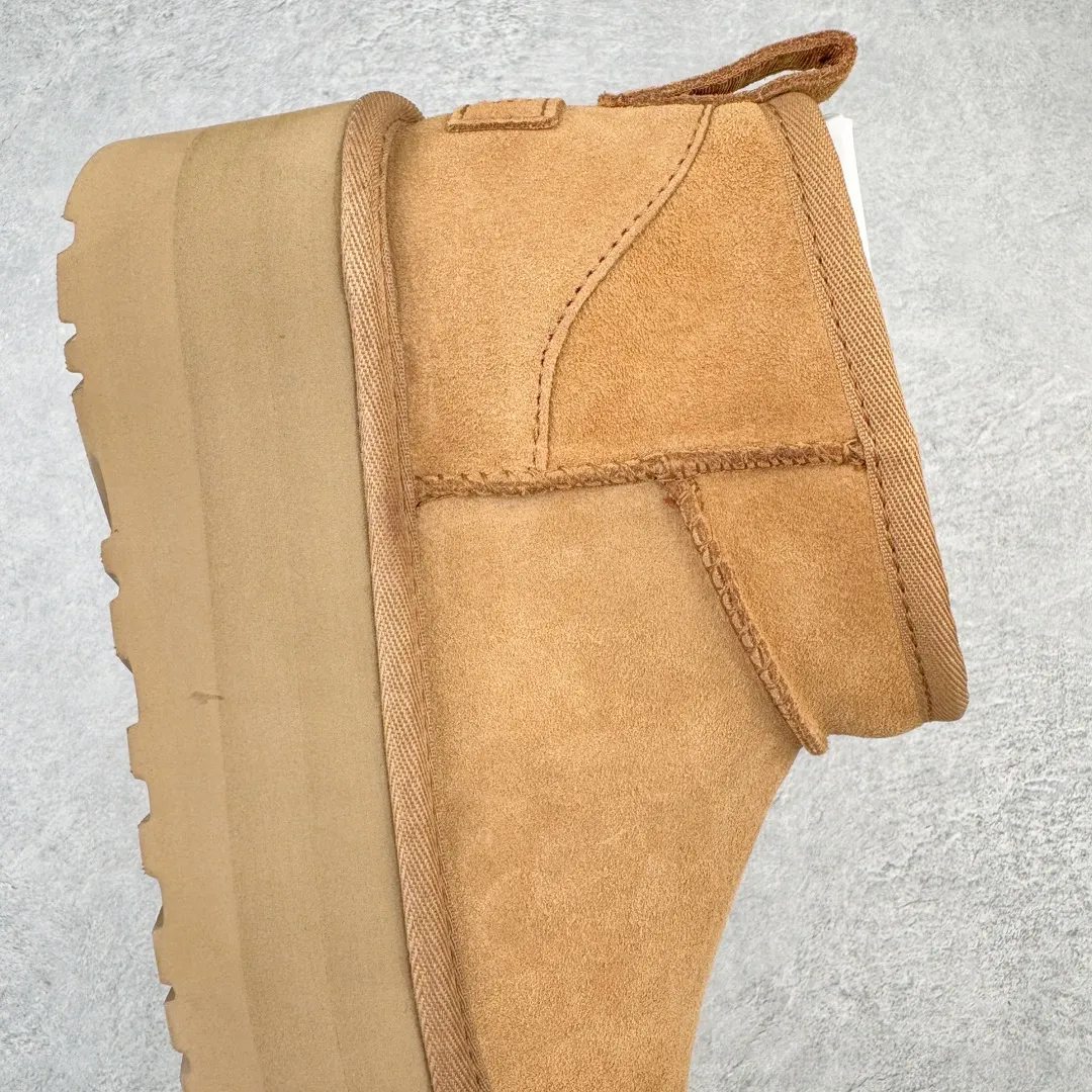 Pick up locally💰520 UGG 5092 Zhou Dongyu Mini thick-soled autumn and winter sheep fur integrated snow boots. All shoes are made from the same factory as ZP. Longfeng A-grade Australian imported sheep fur integrated women's boots. Brand OEM production line. Fully follow the ZP process. OEM original pattern maker. Adhering to the principle of no original shoes and no development selection. Pay attention to every detail. The most authentic version on the market. TREADLITE "Light Wing" technology outsole. Lightweight/durable/flexible/pile size: 35 36 37 38 39 40 41 42 Coding: by2936090
